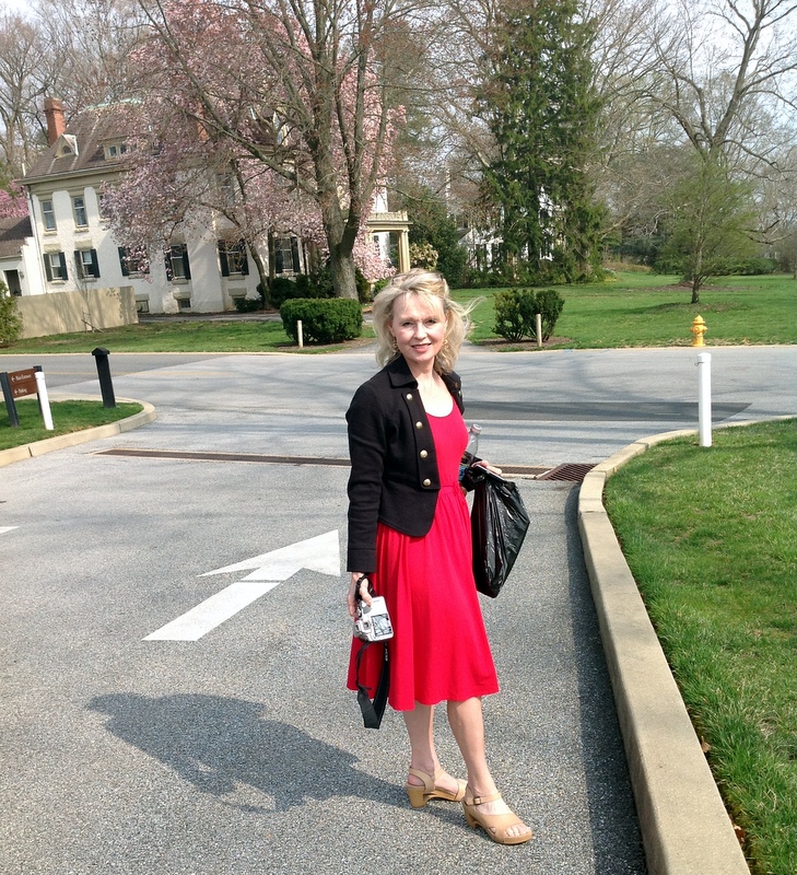 Juggling camera, backpack and a bag full of art cards! Gorgeous spring day -- in the 60s -- in a lovely neighborhood, full of old houses.